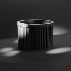 Ribbed lip balm holder in black